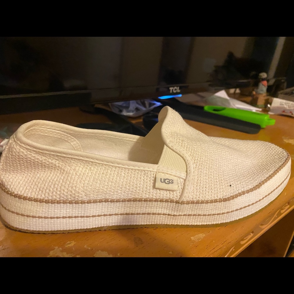 Brand new with tags UGGS womens sz 8.5